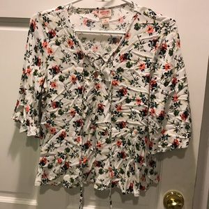 Short sleeve floral top
